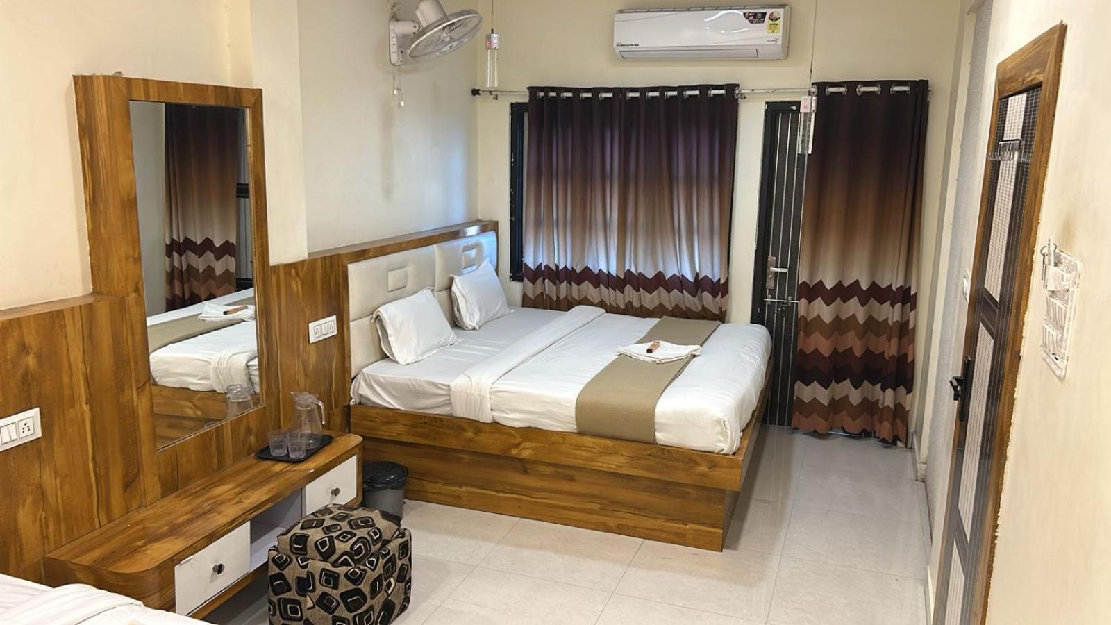 Hotel Empire Ujjain Exterior foto